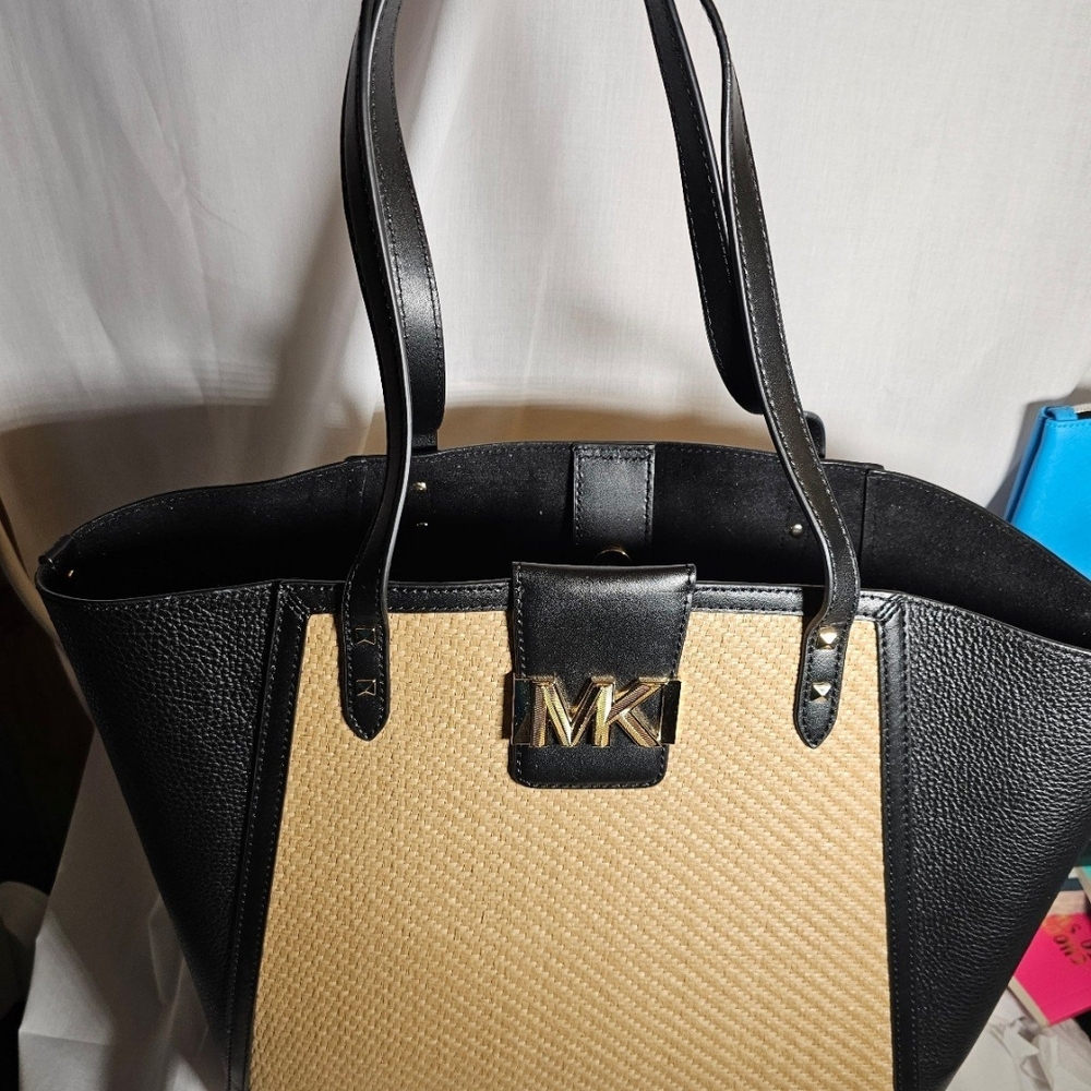 Michael Kors Black and Tan Shoulder Bag - Picture 2 of 6